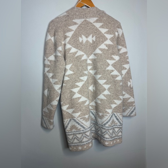 Frye Women's Xlarge Beige and White Geometric Aztec long Cardigan Sweater - Picture 6 of 9